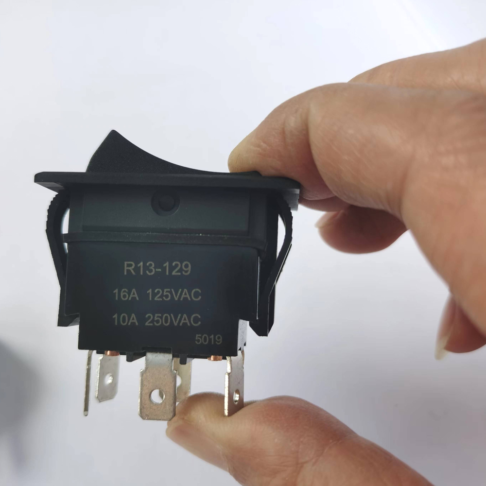 R13-129 4Pin 6Pins 125/250V 16 - Power Tools avaliação e preço